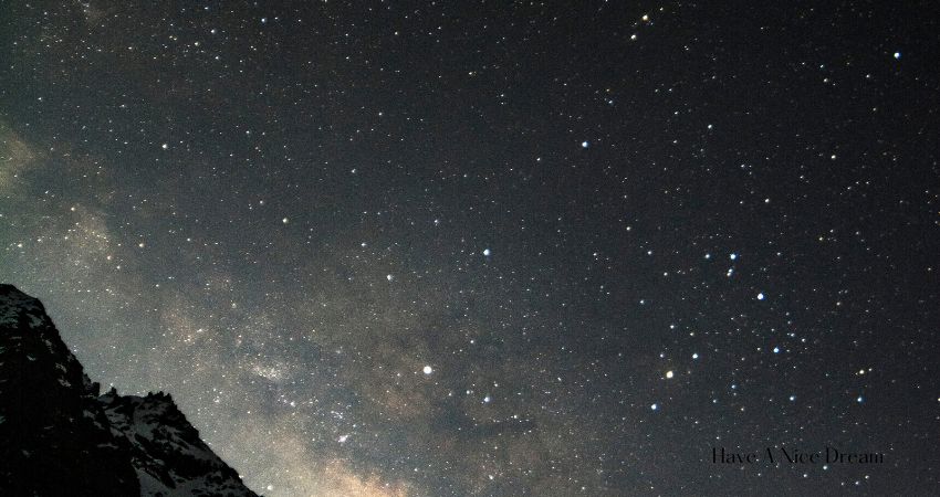 きれいな星空だけど寂しげな雰囲気の画像